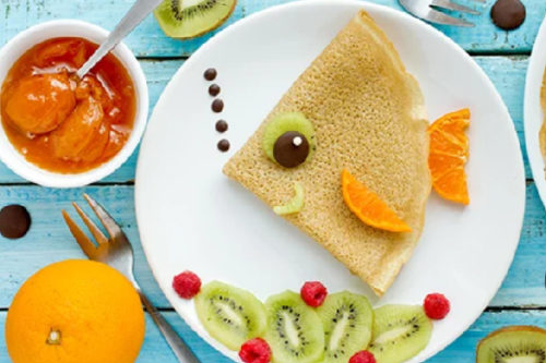 crepes-en-forme-de-poisson-aux-fruits