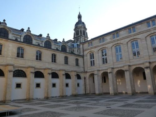 Cour-du-Cloître-Bordeaux