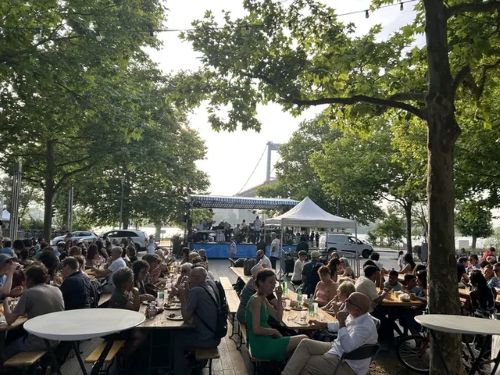 Marché-gourmand-et-musical